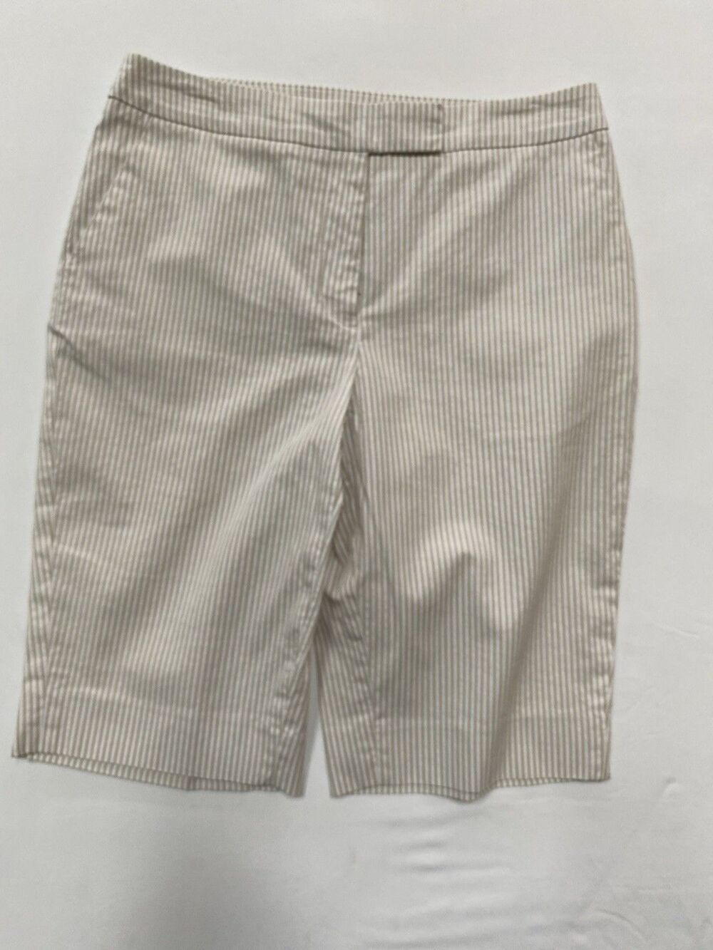 Jones New York Signature Striped Bermuda Shorts Tan White Size 4 Preppy Stretch